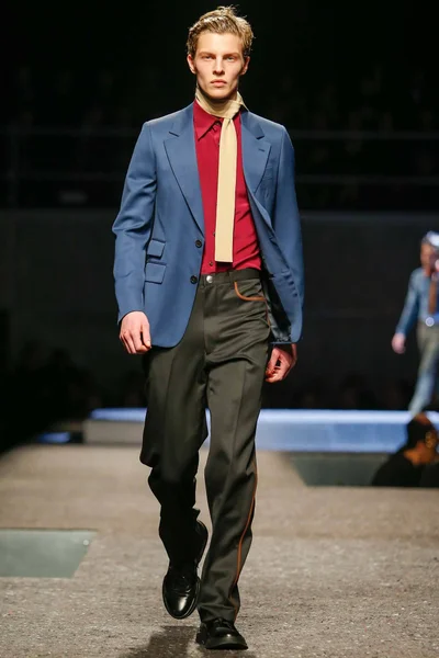 Look 3